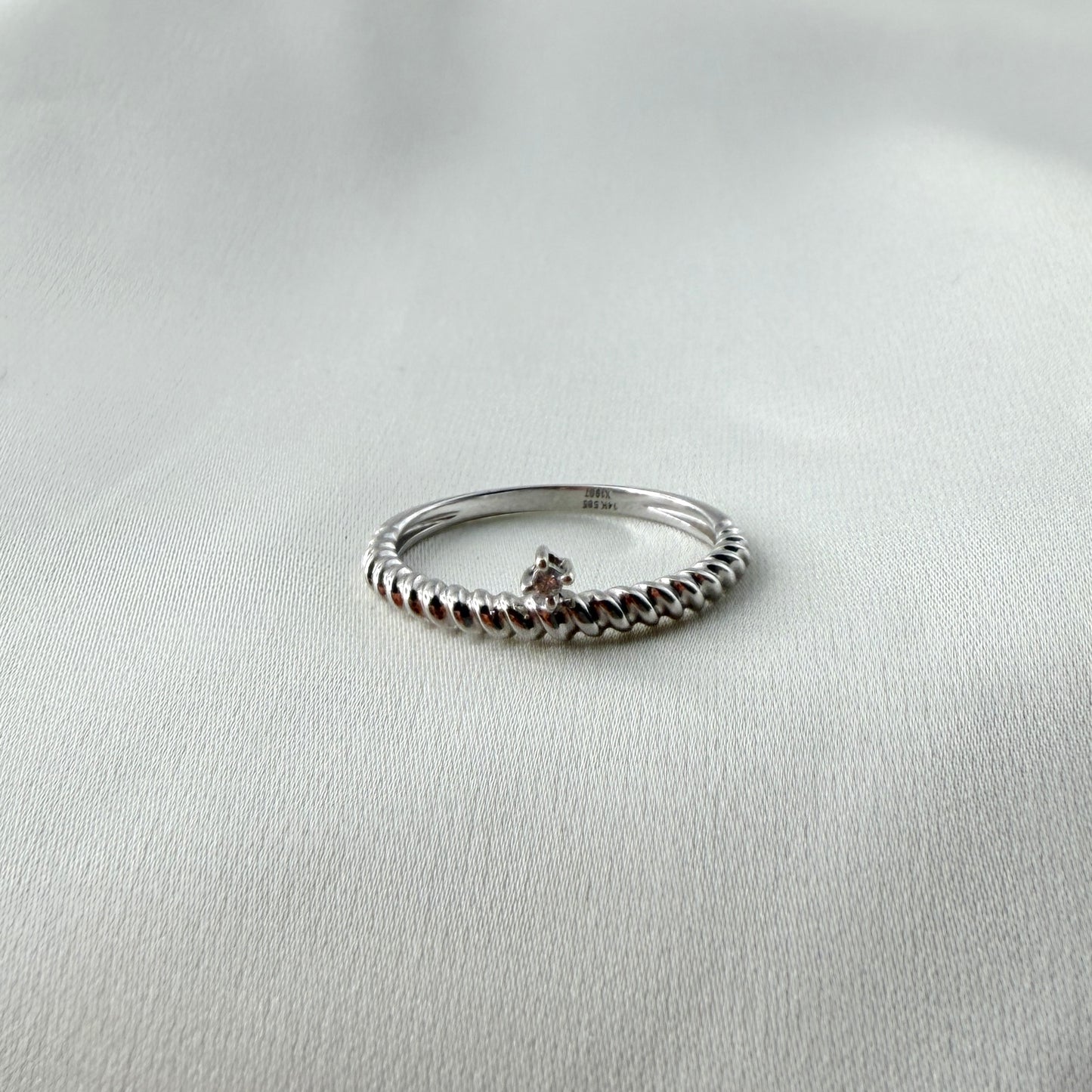 HK Dainty Diamond Twisted Ring RG025