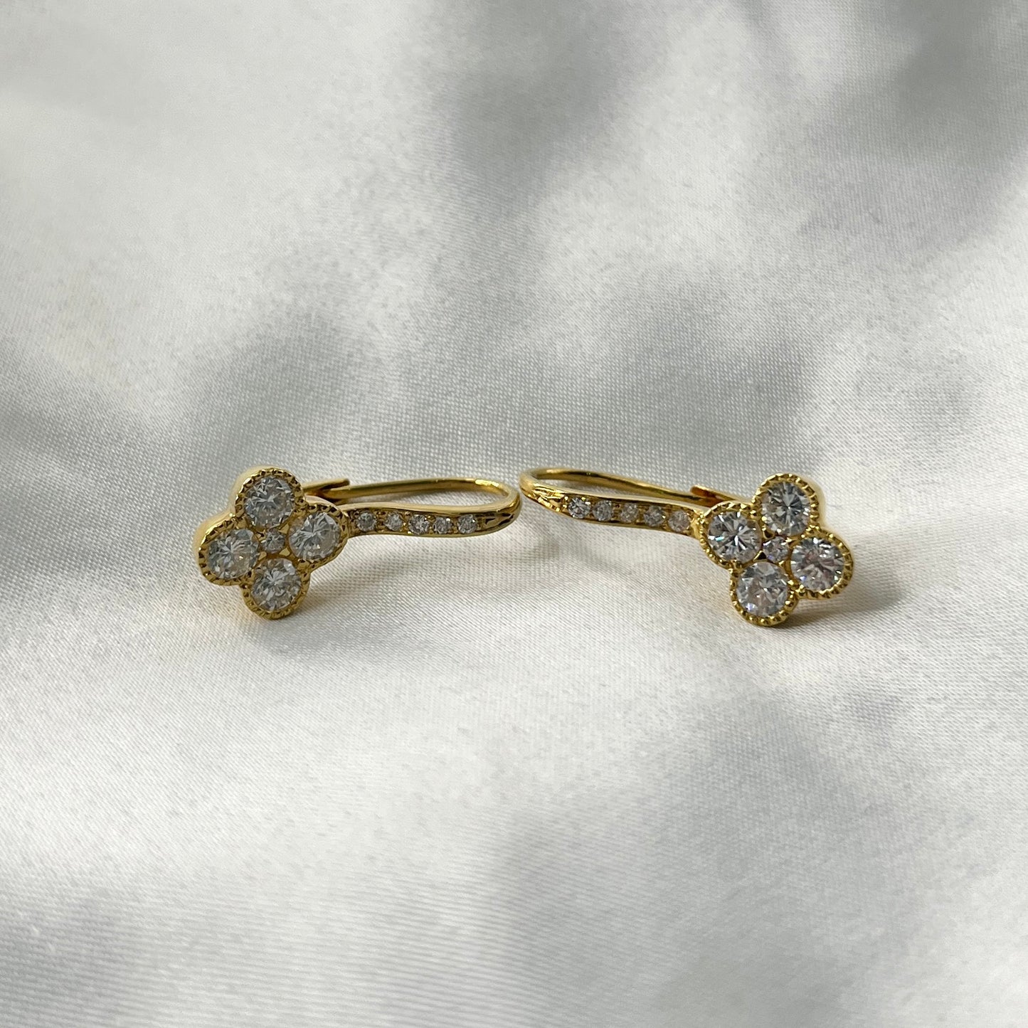 Clover Diamond Dangling DE007