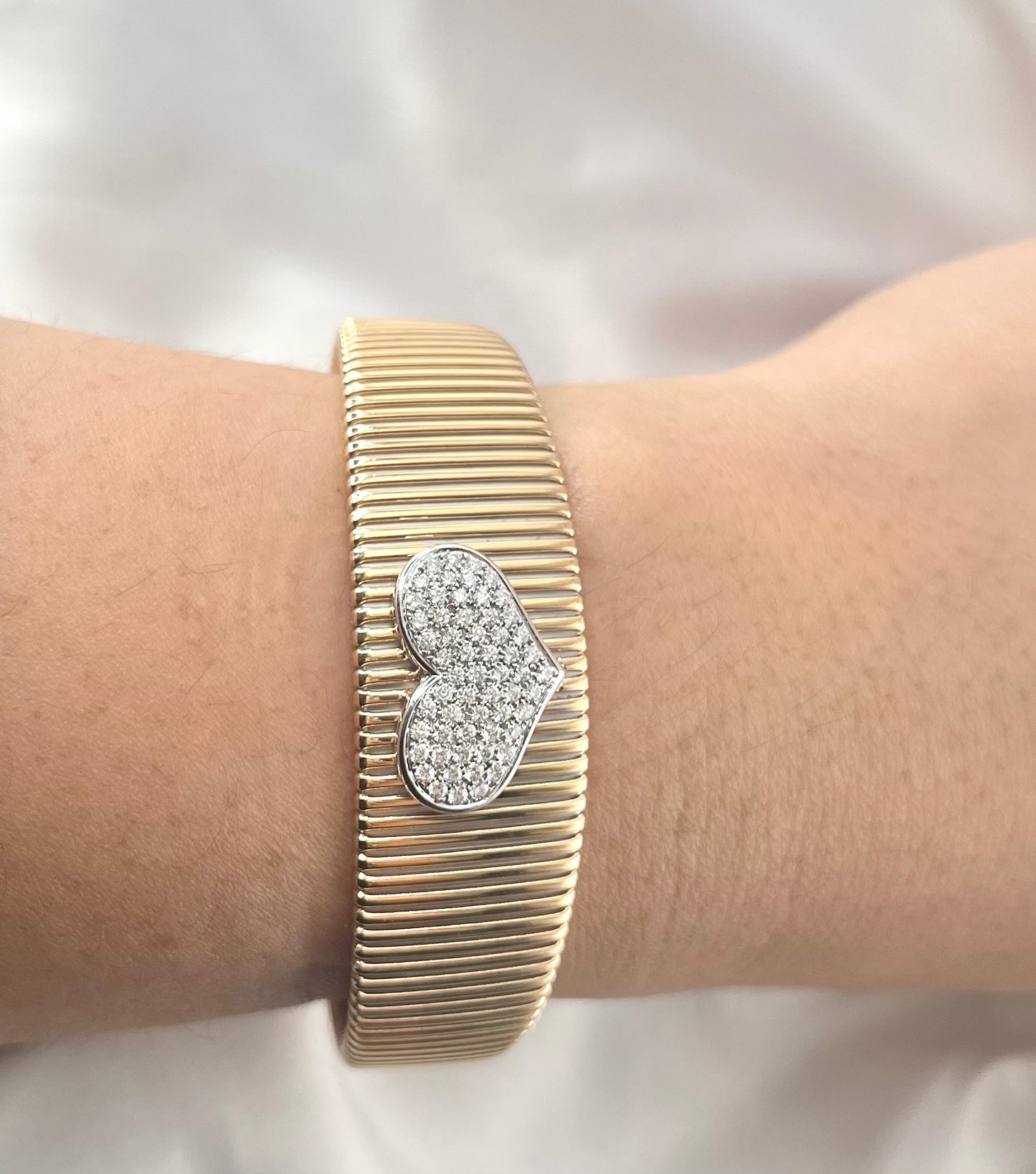 Heart Ribbed Diamond Bangle BR070