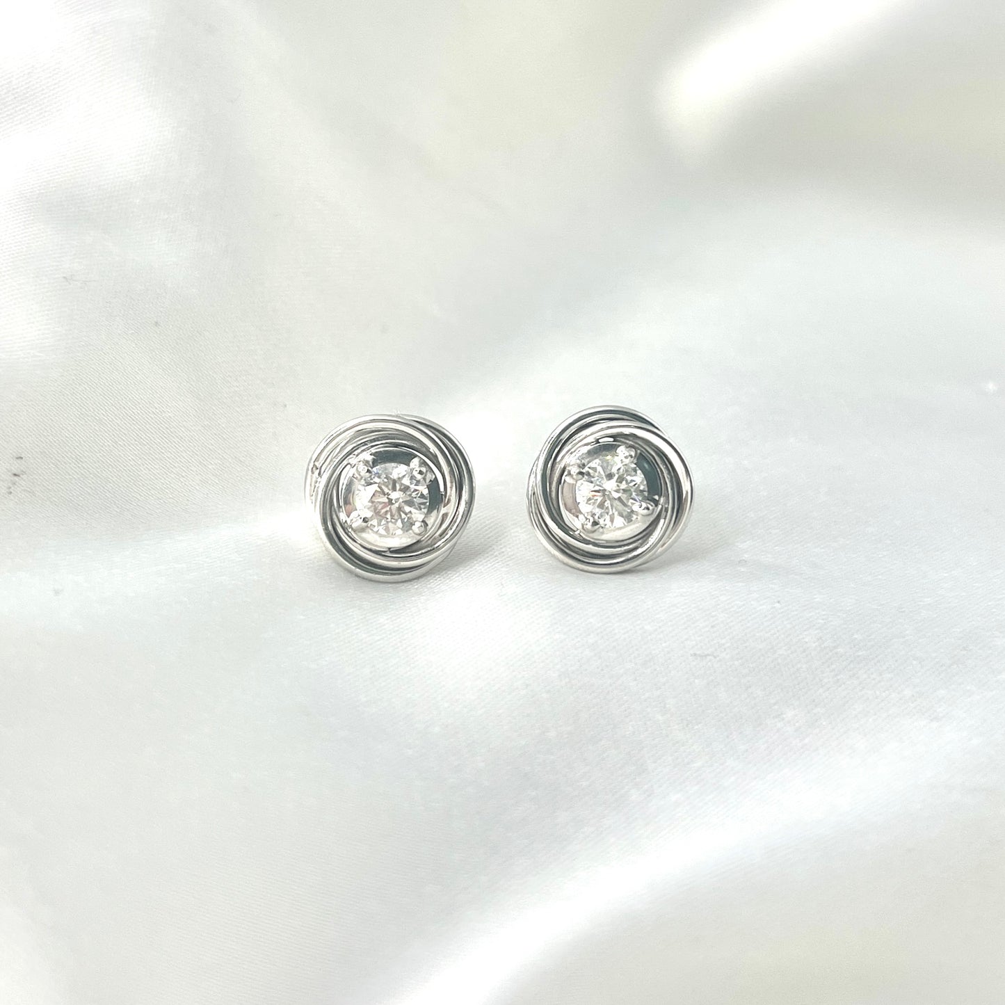 Swirl Solo Diamond Earrings DE013