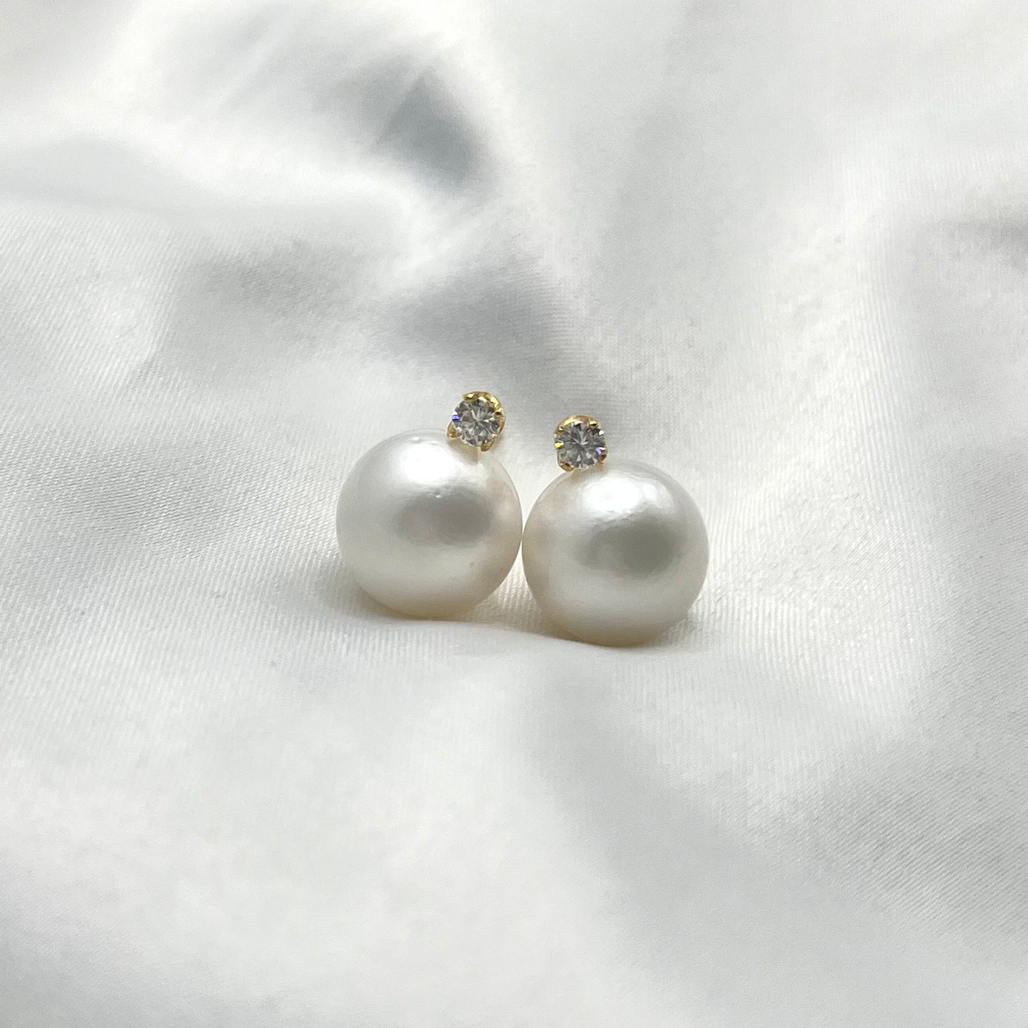 Solo Diamond South Sea Pearl Earrings ER162