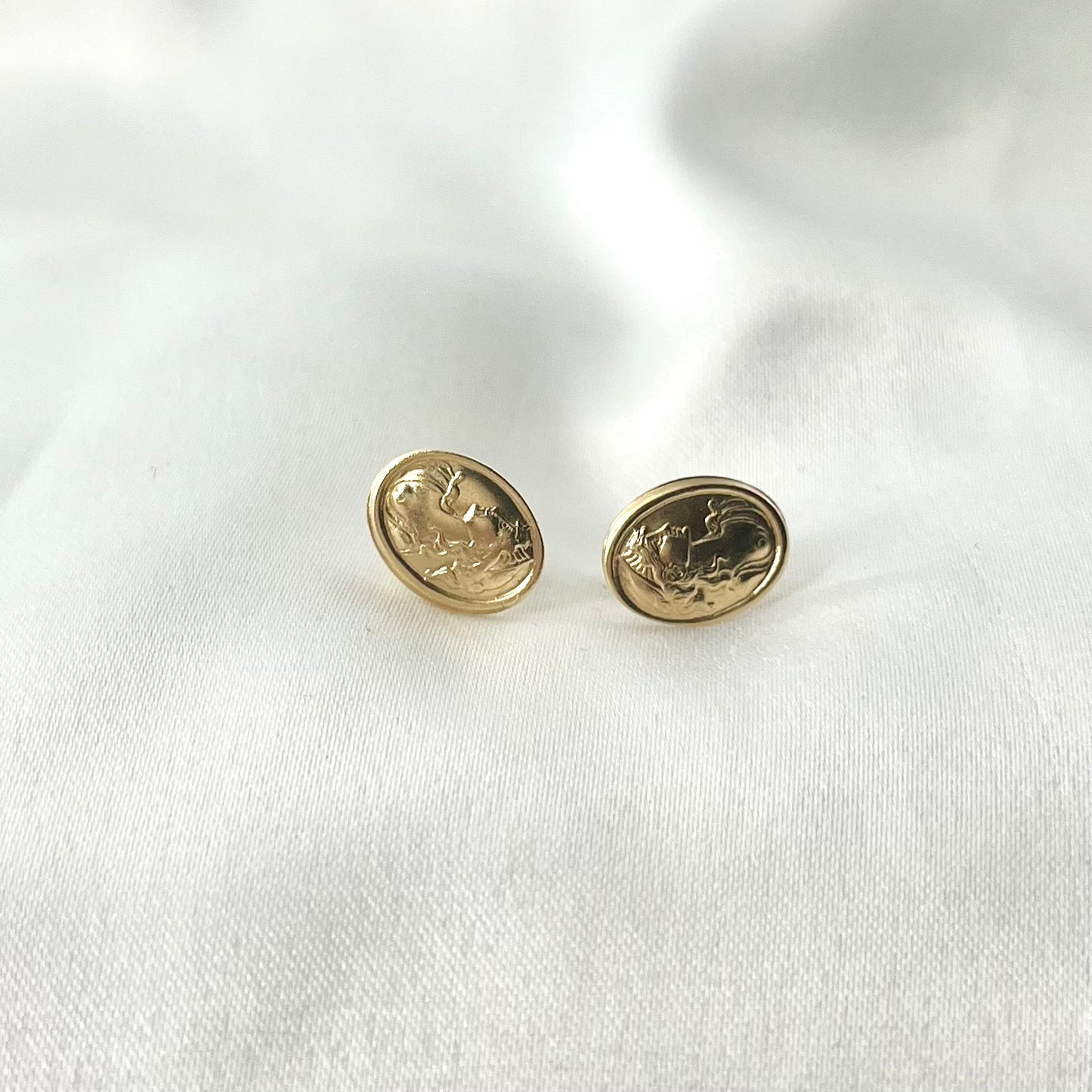 Queen Elizabeth Stud Earrings ER134