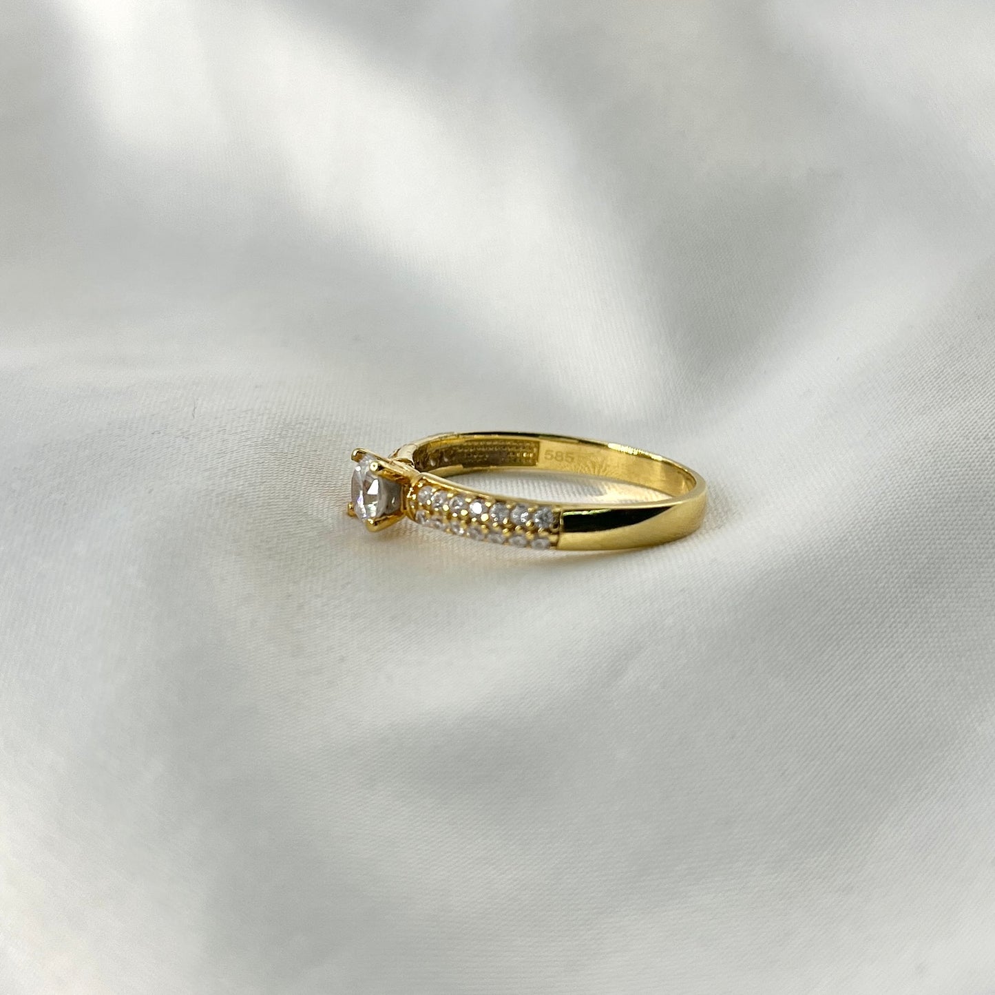 Tiffany Zirconia Ring RG101