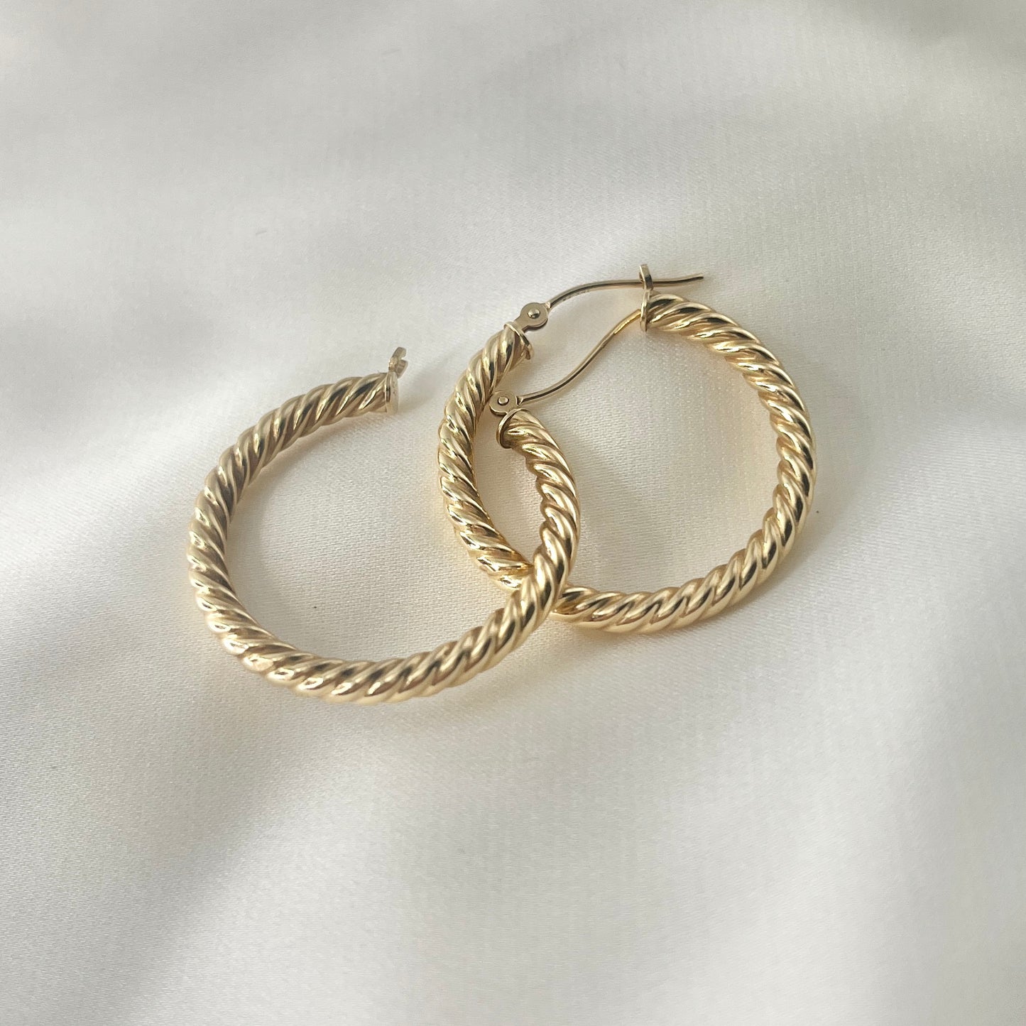 Twisted Rope Hoop Earrings GE004