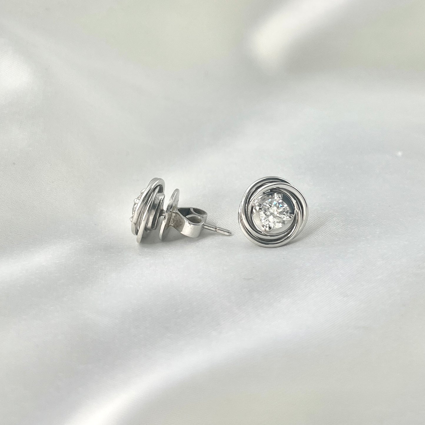 Swirl Solo Diamond Earrings DE013