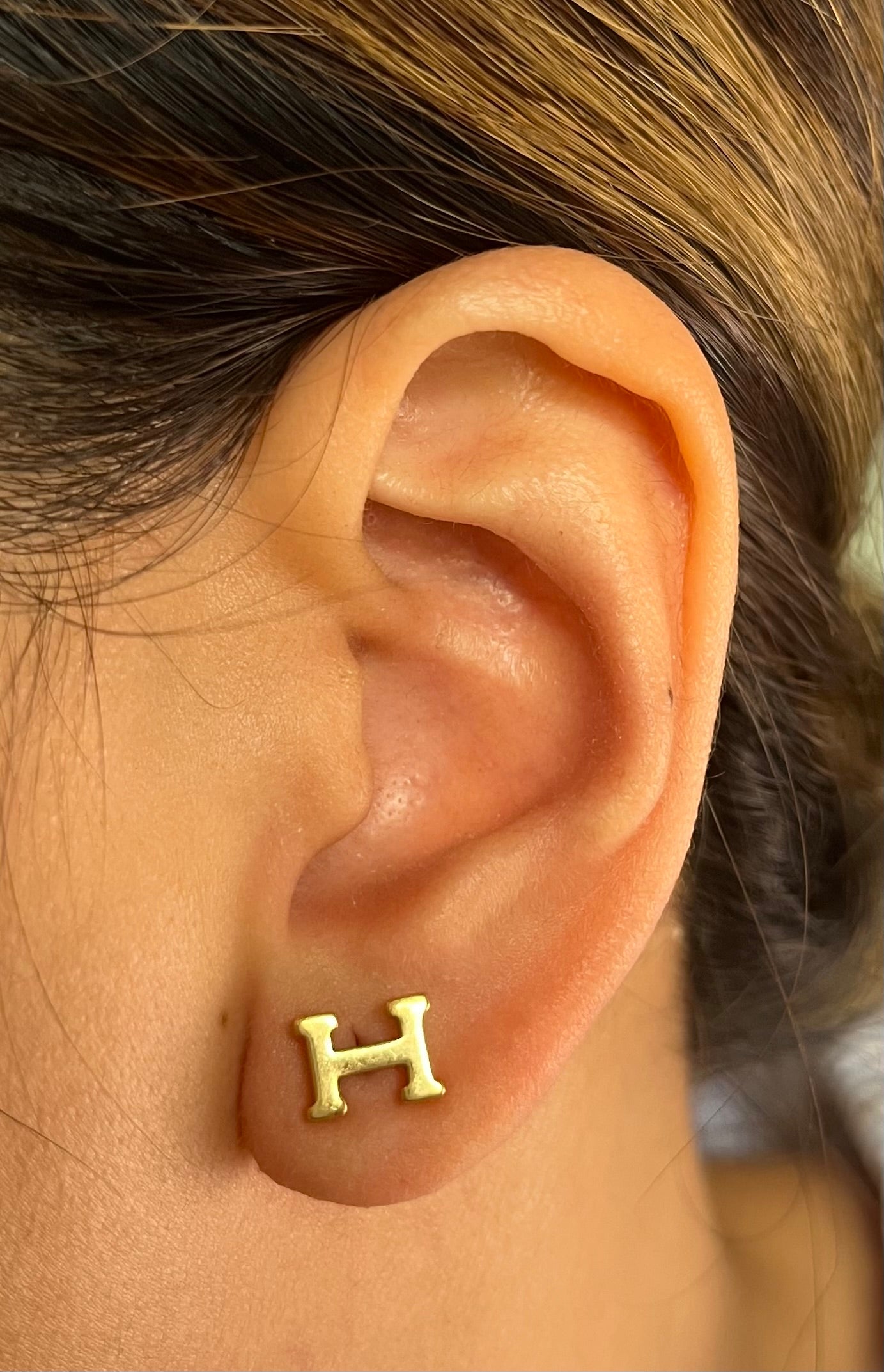 Letter H Stud Earrings ER135