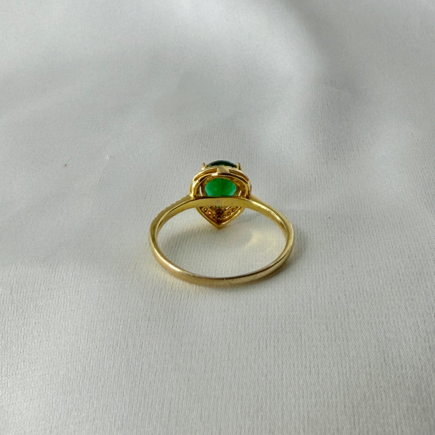 Pear Emerald Diamond Ring RG028