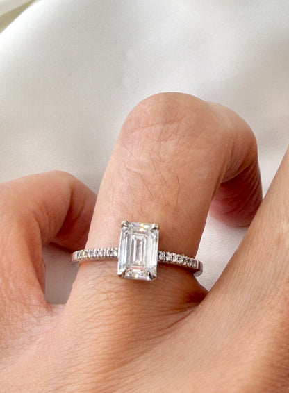 IGI Emerald Cut CVD Diamond Ring RG040