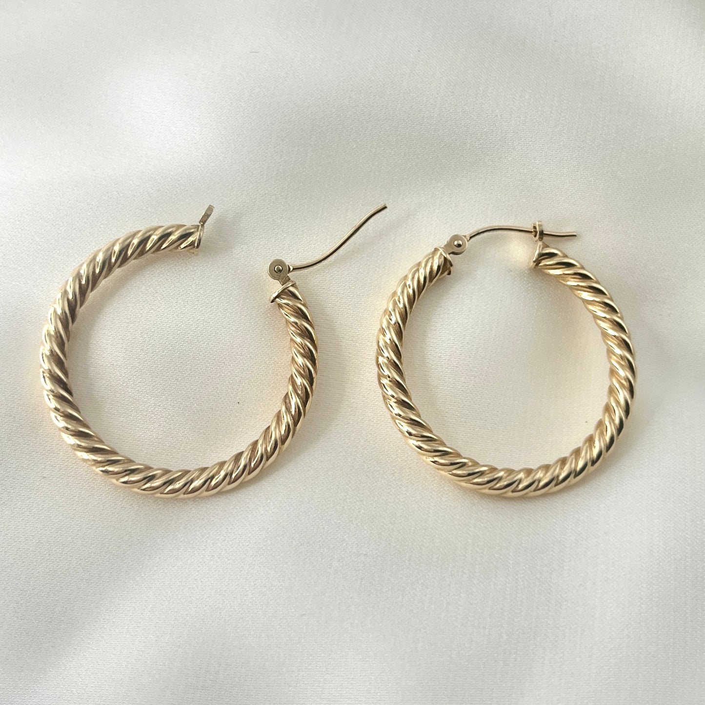 Twisted Rope Hoop Earrings GE004