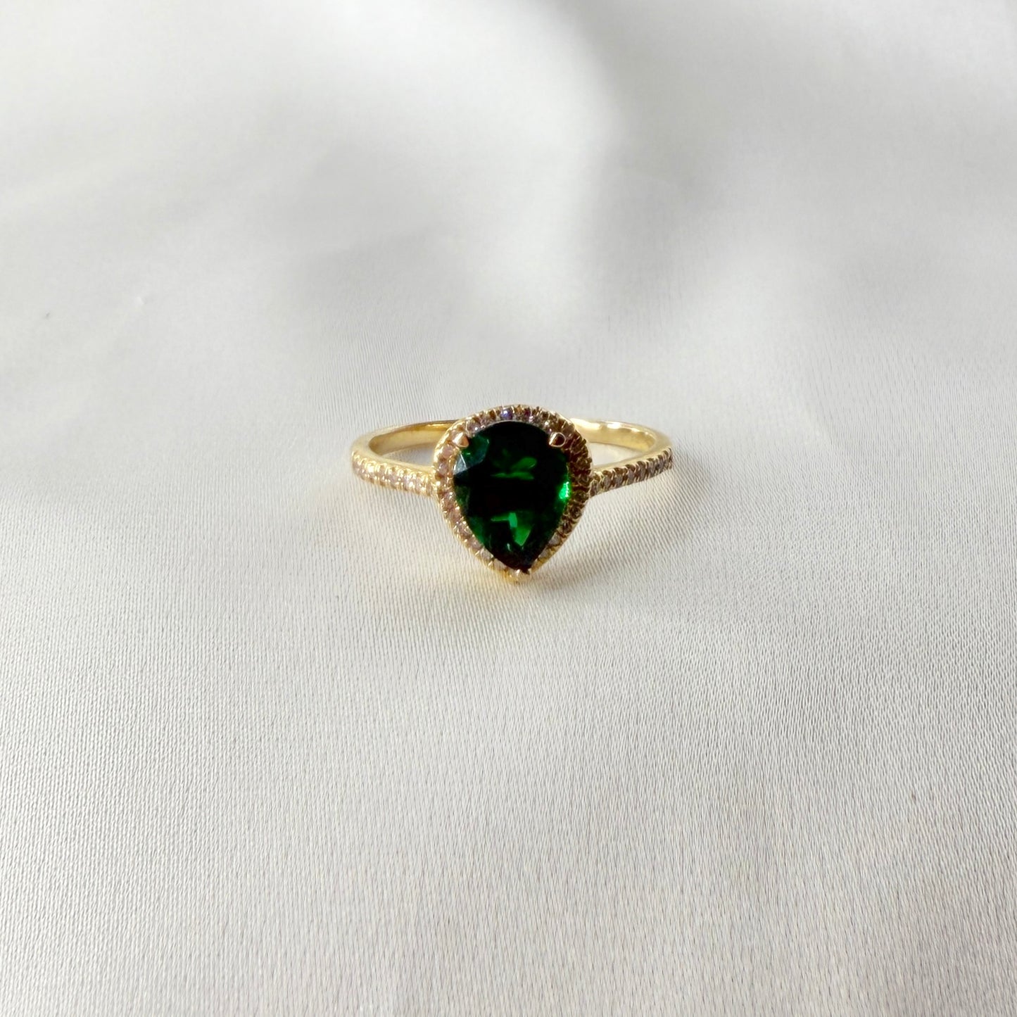 Pear Emerald Diamond Ring RG028