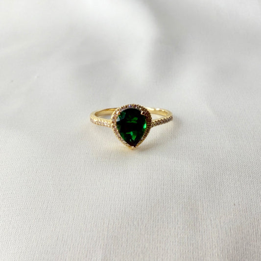 Pear Emerald Diamond Ring RG028
