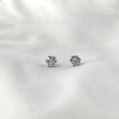6 Prong Solo Diamond Earrings DE010