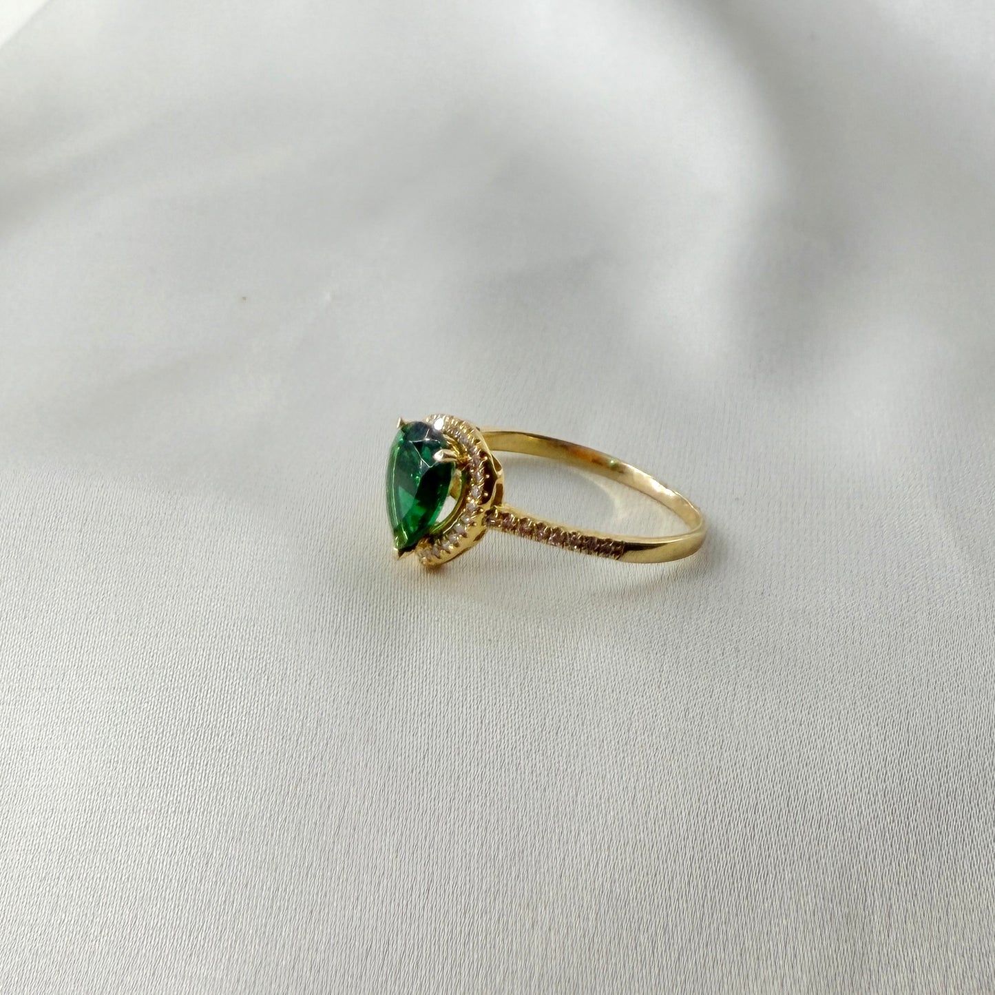 Pear Emerald Diamond Ring RG028