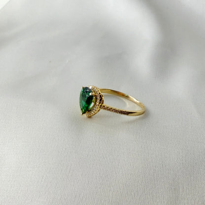 Pear Emerald Diamond Ring RG028