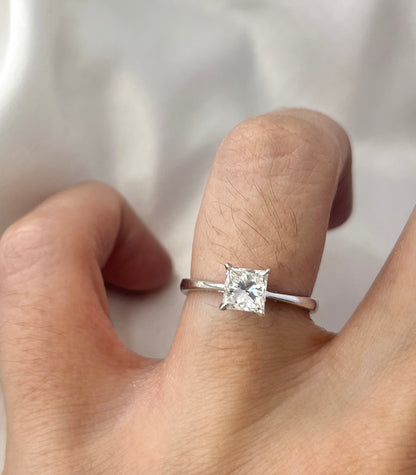 Solo Princess Cut Diamond Ring EG011