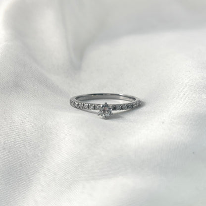 Solitaire Side Stone Engagement RingER016