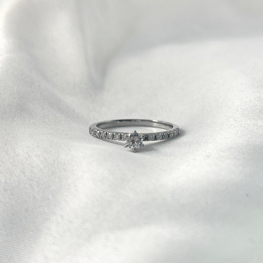 Solitaire Side Stone Engagement RingER016