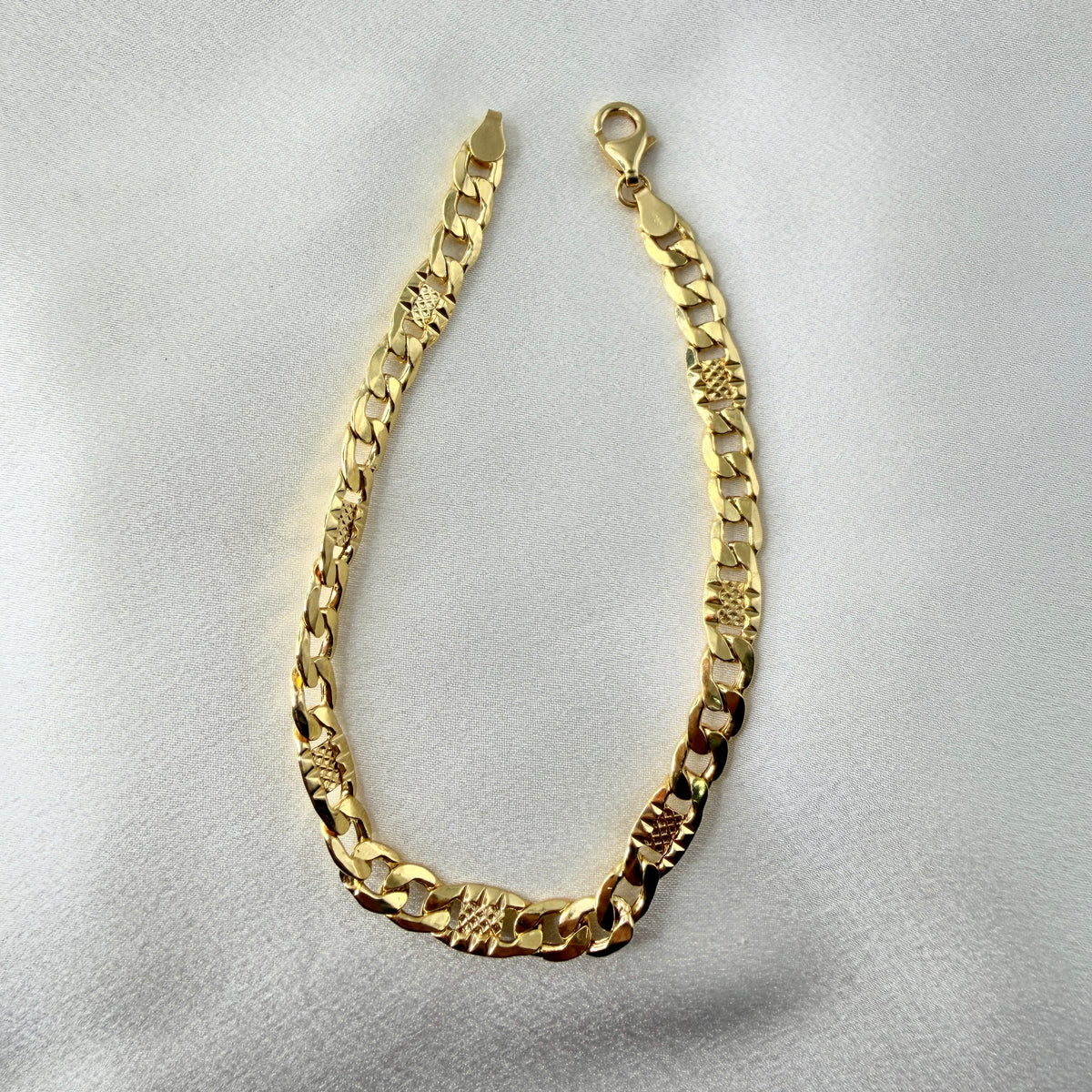 Figaro Link with Diamond-Cut Textured Bar Links MB023