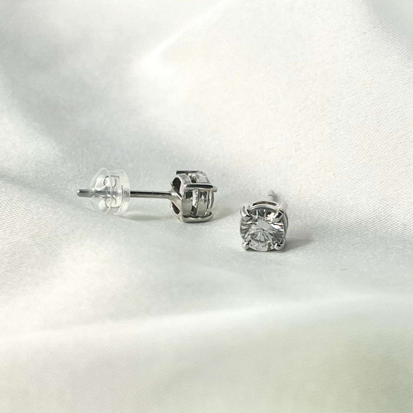 Signity Stud Earrings ER124