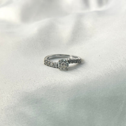Solo Side Stone Engagement Ring EN013