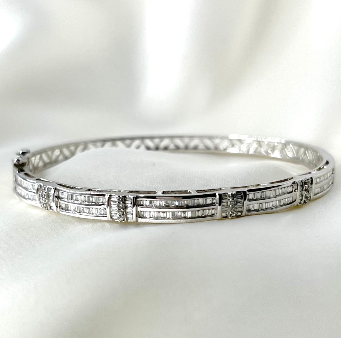 Baguette Diamond Bangle BR-017