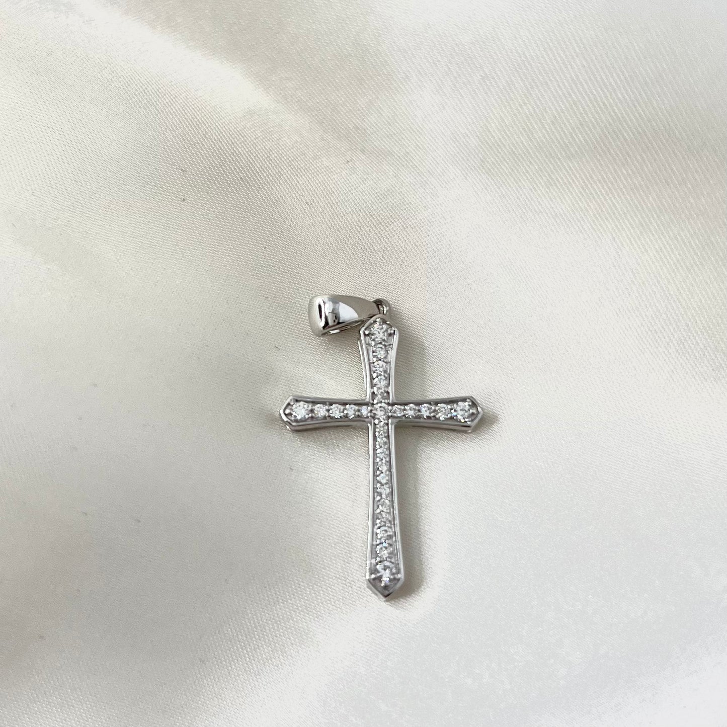 HK Diamond Cross Pendant PD016