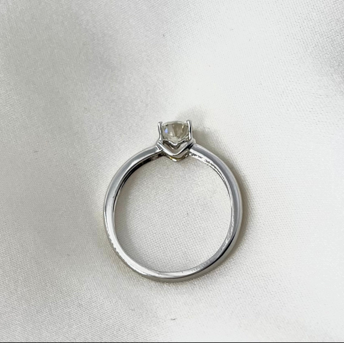 Solitaire Engagement Ring EG001