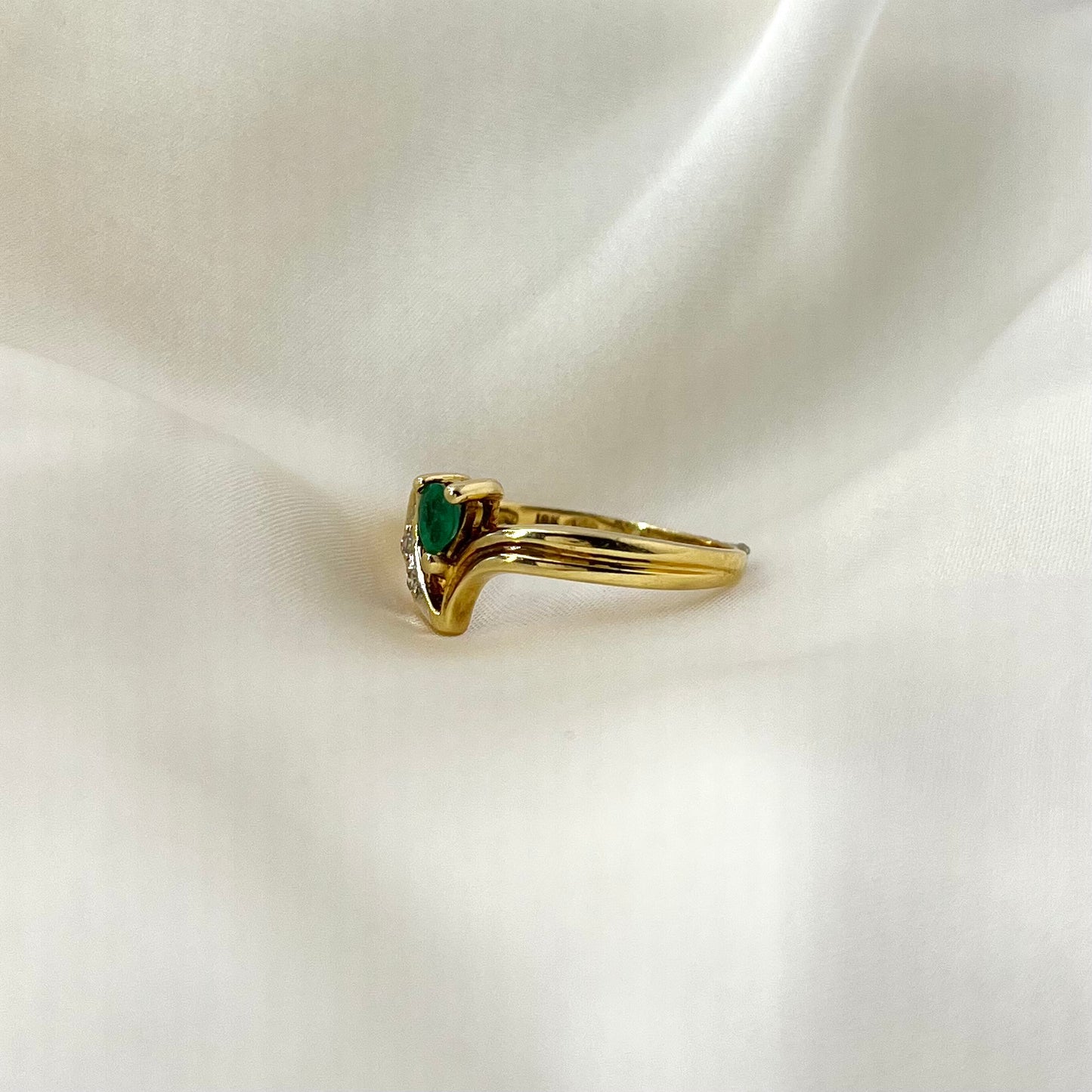 Japan Emerald Heart Diamond Ring ER039