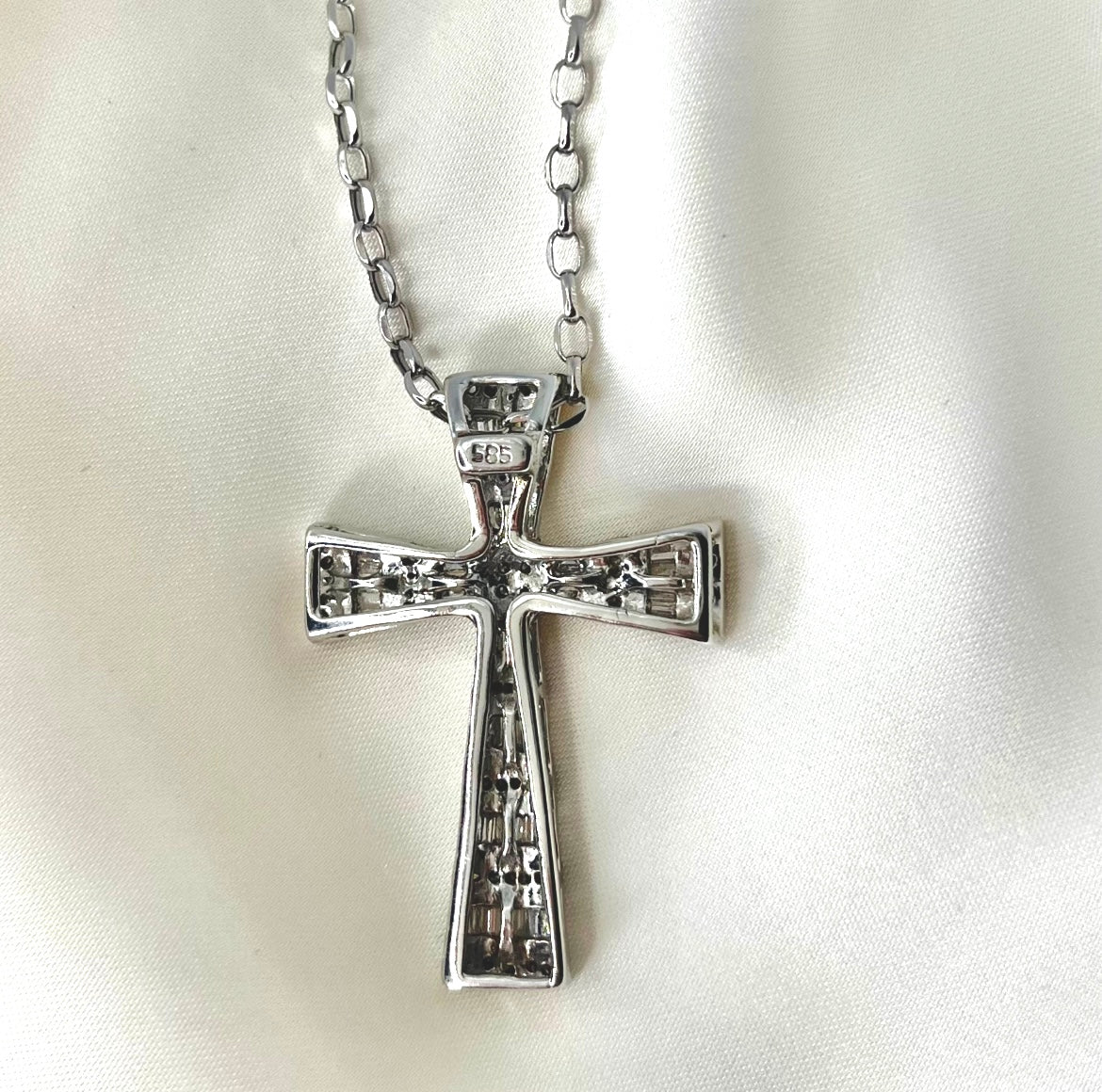 Cross Pendant Baguette Diamonds NL011