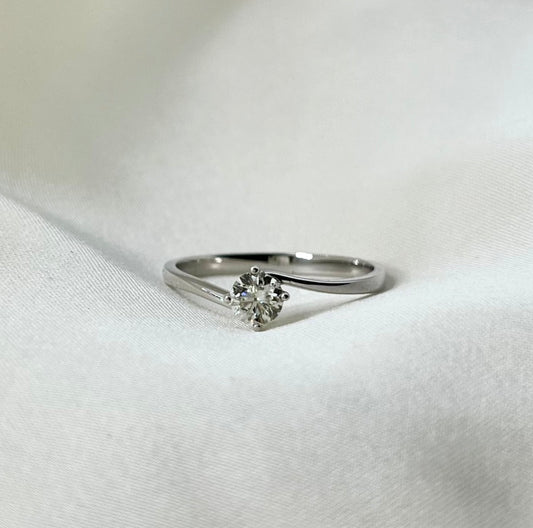 Solitaire Engagement Ring EG003