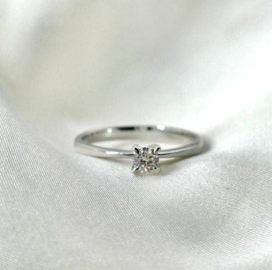 Solitaire Engagement Ring EG004