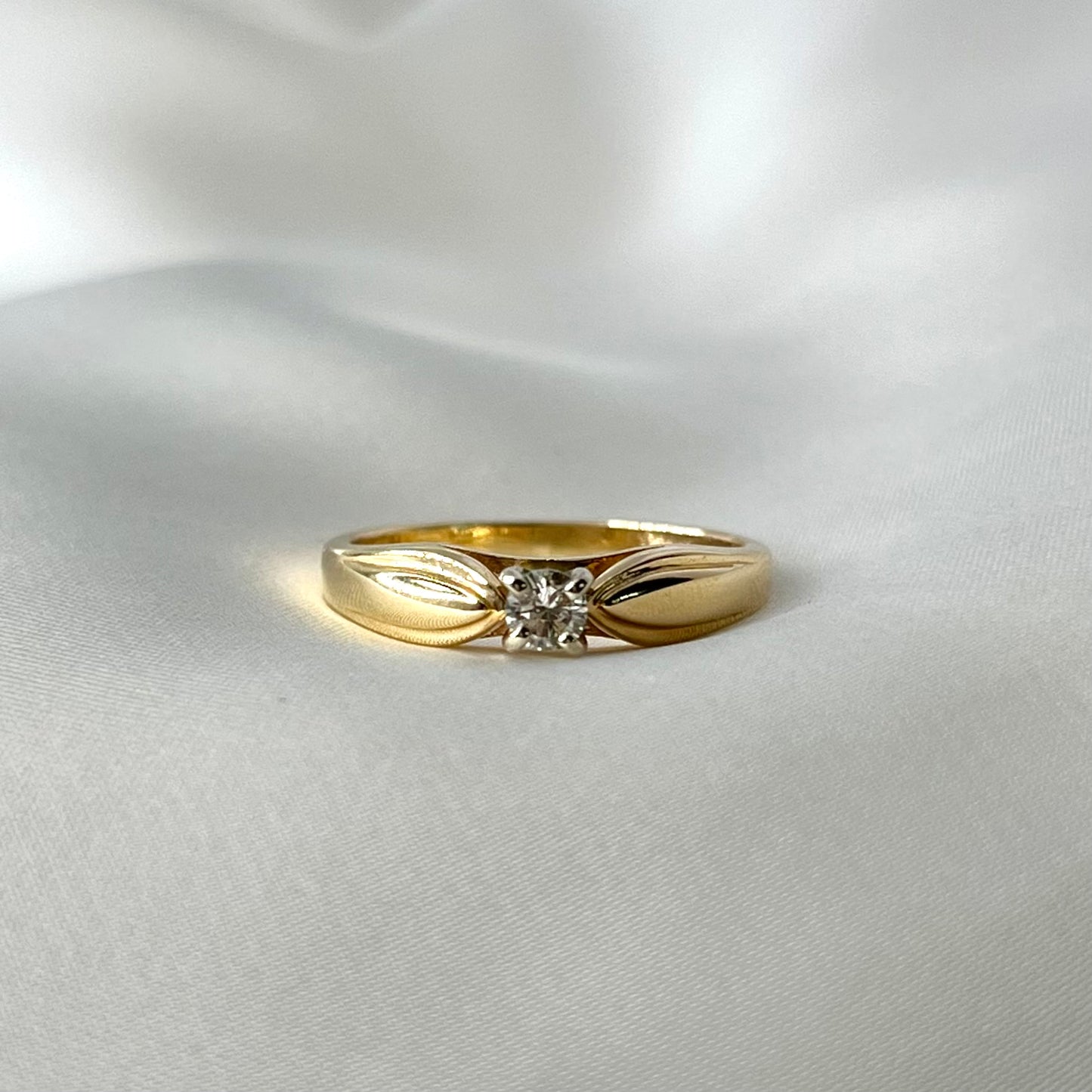 Solo Ring Yellow Gold RG017