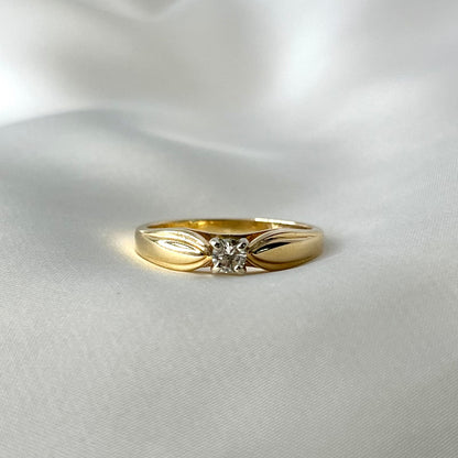 Solo Ring Yellow Gold RG017