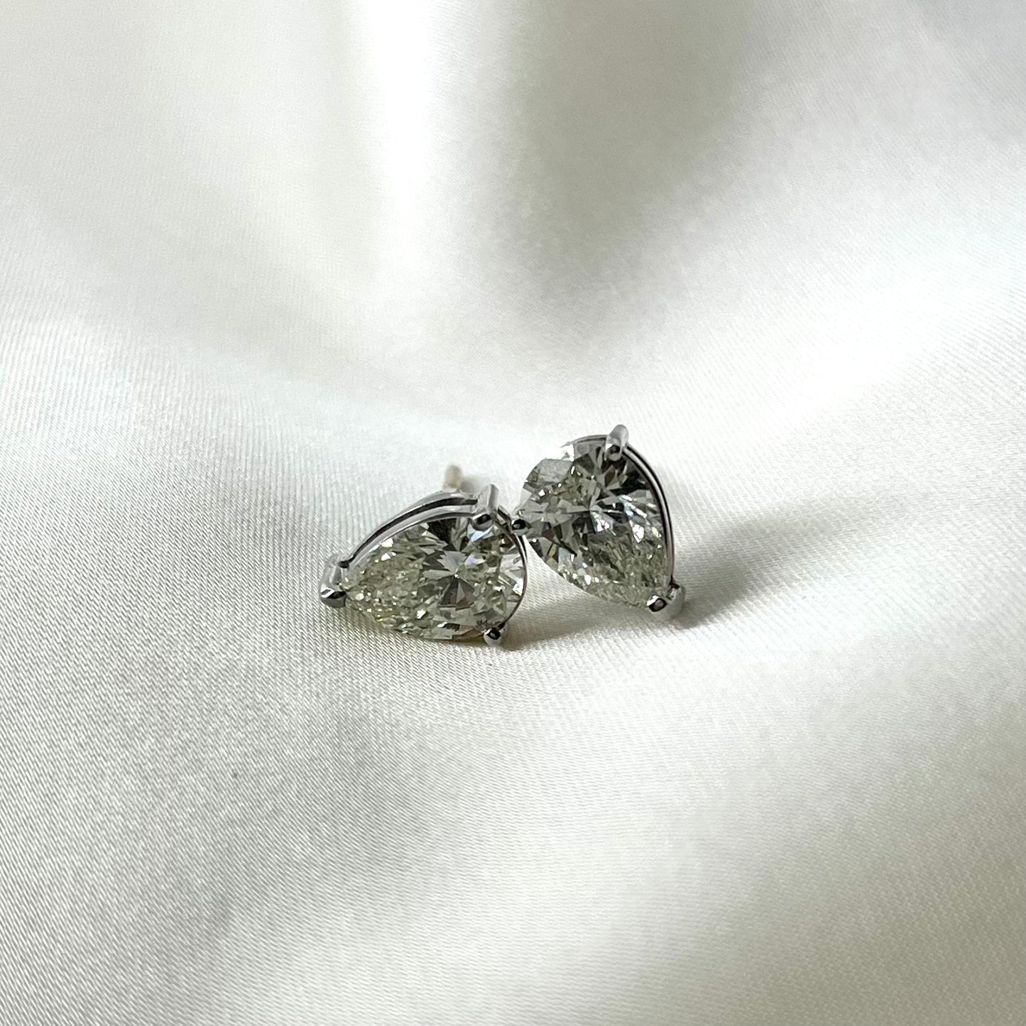 Pear Shaped Diamond Earrings ER026